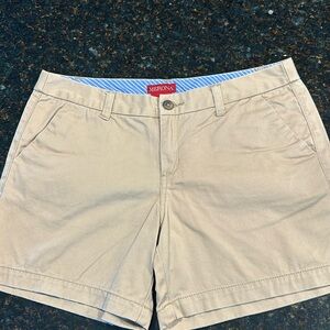 Ladies khakis shorts in excellent condition
